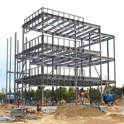 Werkplaats voor gegalvaniseerde staalconstructies.