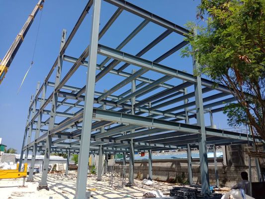Sterk gelaste H-staalstructuurgebouwen met stalen truss / sandwichpaneel