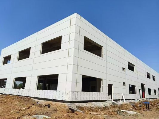 Aanpasbare hoogwaardige staalconstructies voor productie en opslag