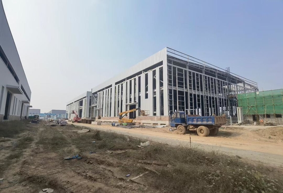 Sterke stijfheid staalstructuur magazijn met PU-sandwichpanelen en flexibel ontwerp