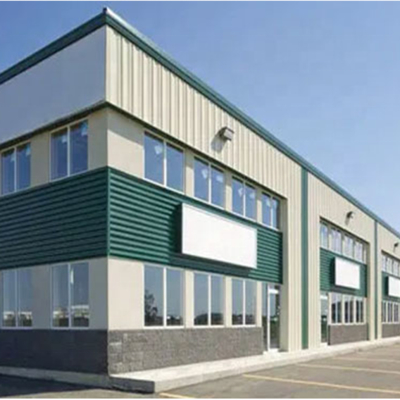 Staalconstructie magazijn met gegalvaniseerd frame en sandwich dak