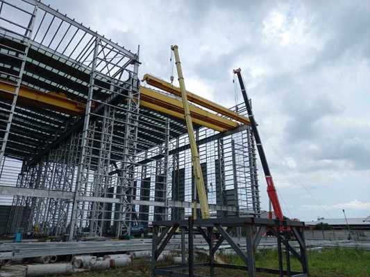 Seismische 9 punten staalconstructie werkplaats met licht staal Q355 hoofdframe en korte bouwperiode