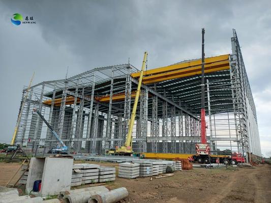 Aangepaste Stalen Constructie Magazijn met Schuin Dak en Geschilderde Oppervlaktebehandeling voor Industriële Opslag