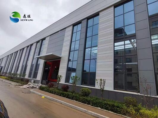 Duurzame stalen constructie magazijn met 50 jaar levensduur AWS D1.1 lasstandaard en PVC regenpijp