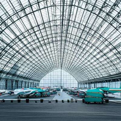 Voorgefabriceerde staalstructuur Staalruimte Warehouse met warm gedompeld gegalvaniseerd Purlin secundair raam Duurzaam en opslagoplossing