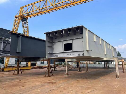 Gegalvaniseerde laag metalen werkplaats met duurzame stalen plaat dakbekleding en sandwichpaneel voor industriële bouwoplossingen